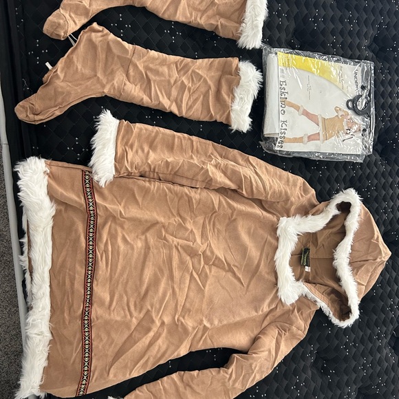 Women's Eskimo Costume - Picture 3 of 4